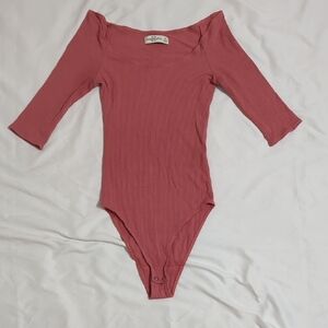 Abercrombie & Fitch Ribbed 3/4 Sleeve Bodysuit, Cole Dusty Pink Size XS